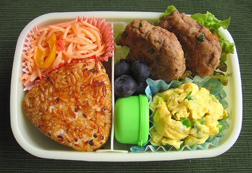 Speed Bento: scrambled egg purses