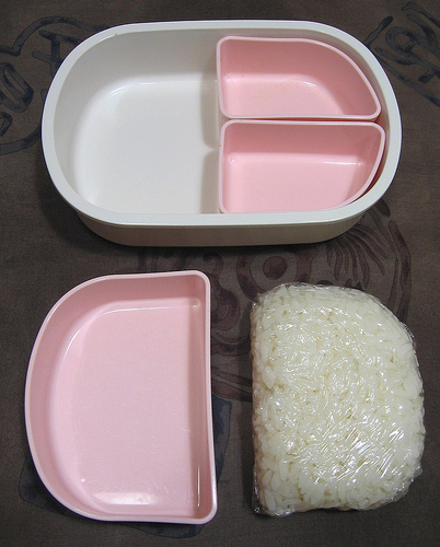 Speed Bento Technique: Freezing Rice to Fit Your Container