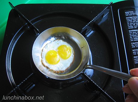 Frying quail eggs in a ladle