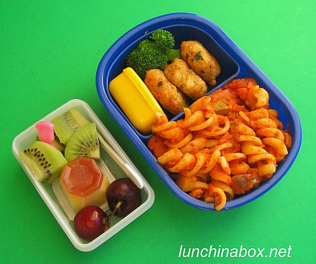 Bento School Lunches : Review: Rubbermaid Lunch Blox And Ice Cream, Cup  Cake Bento Lunch