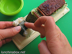 How to make spam musubi (#14 of 21)