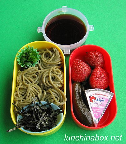 Green tea zarusoba noodle “nest” bento