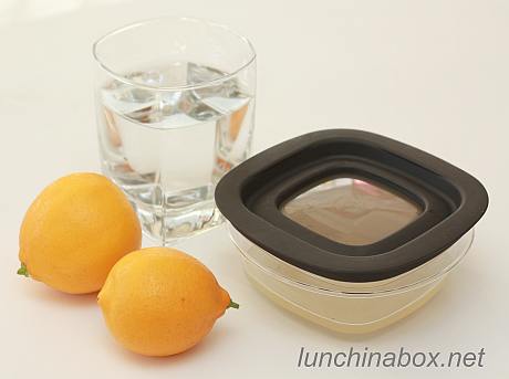 Stored lemon water for dipping fruit