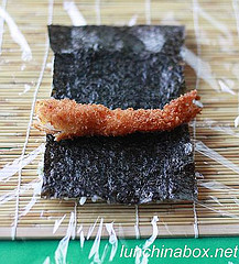 Filling the fried shrimp sushi roll