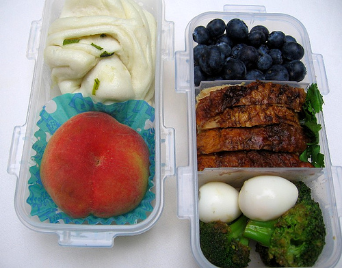 Saturn Peach & Roast Chicken ãŠå¼å½“